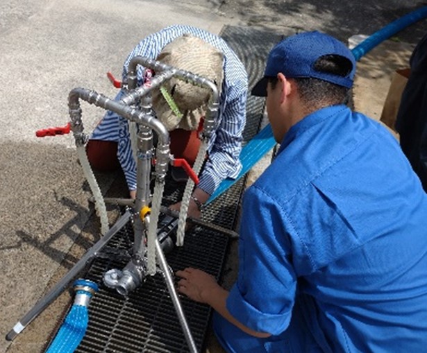 応急給水栓の設置と給水の体験訓練