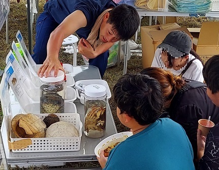 生物標本の展示と解説（水谷R）